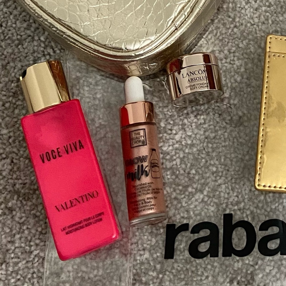 5 items - Rabanne Transparent Tote with Gold Heart Pouch, lotion and more! ⭐️ - Picture 11 of 12